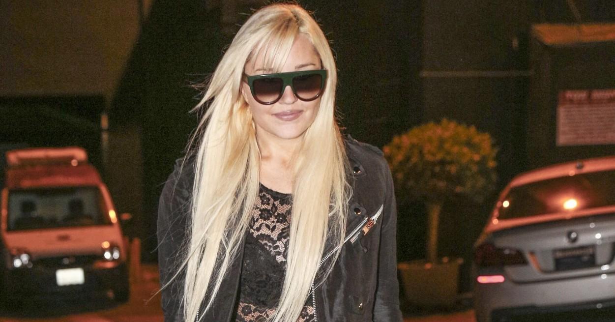 relaxed amanda bynes surprise appearance  cents las vegas residency