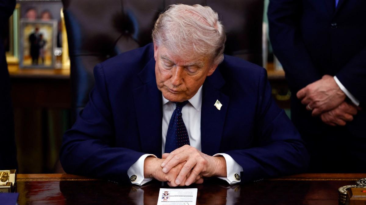 image of The gaffe occurred during a meeting with the Artemis II mission crew.