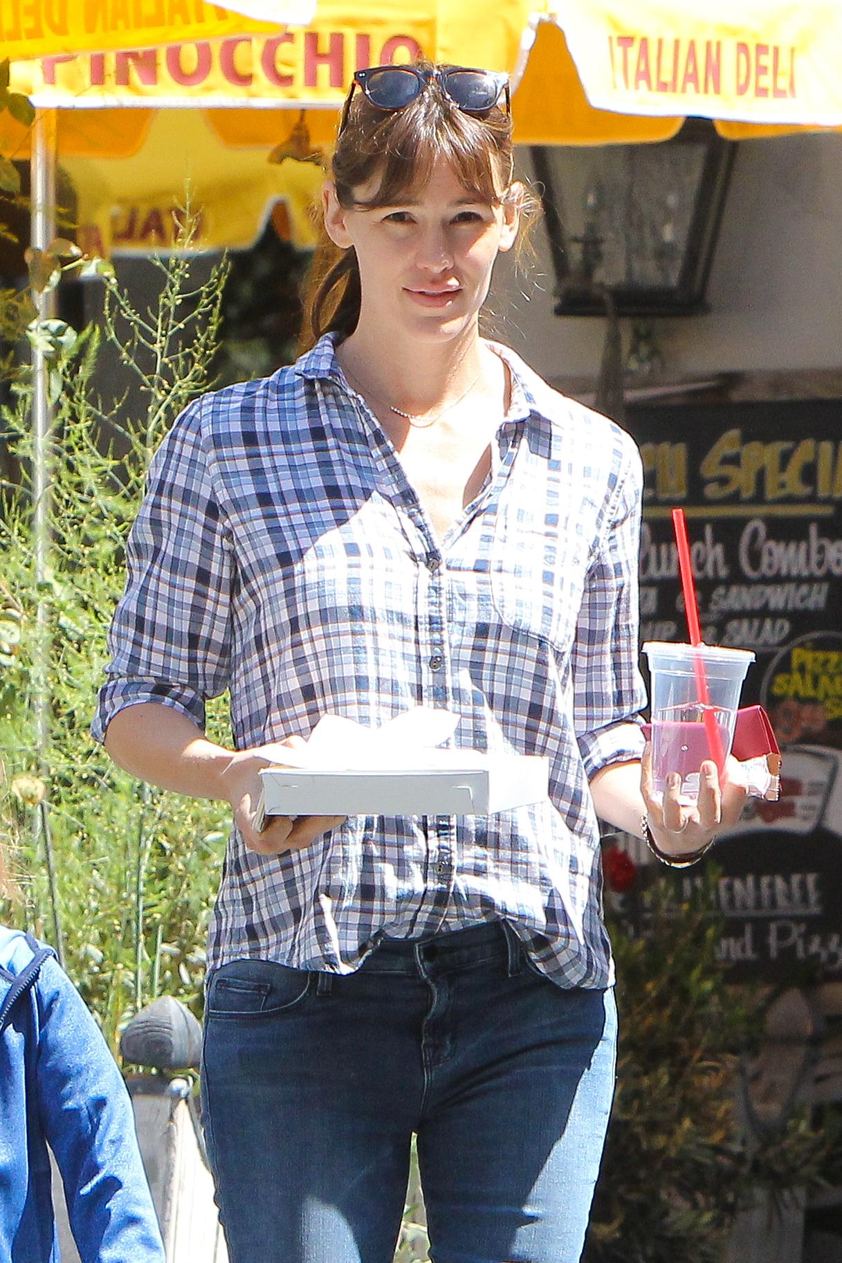 Jennifer Garner and Seraphina Rose grab a to go bite at Pinocchio In Cucina