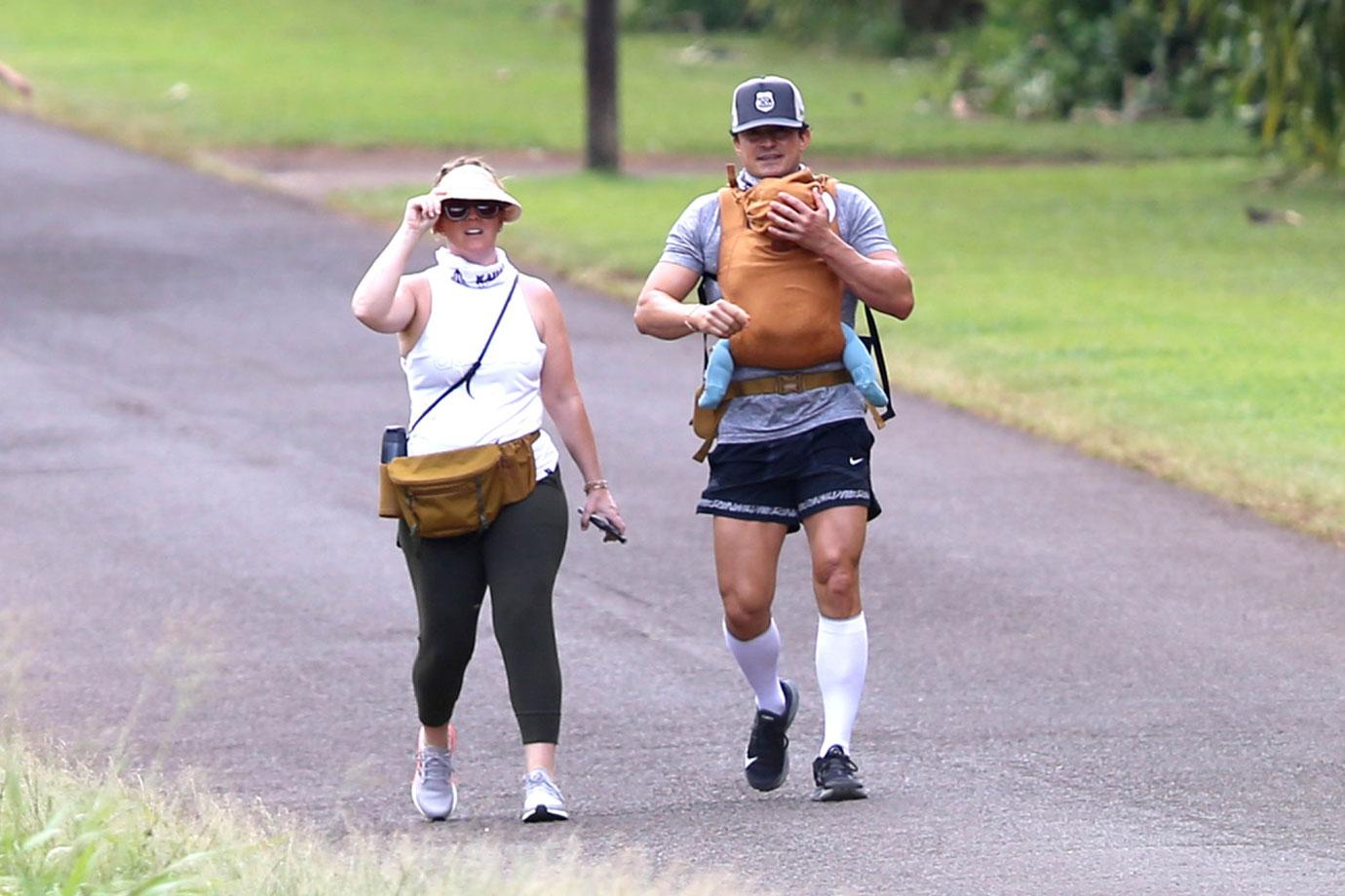 orlando bloom carries daisy dove bloom chest carrier on a hike