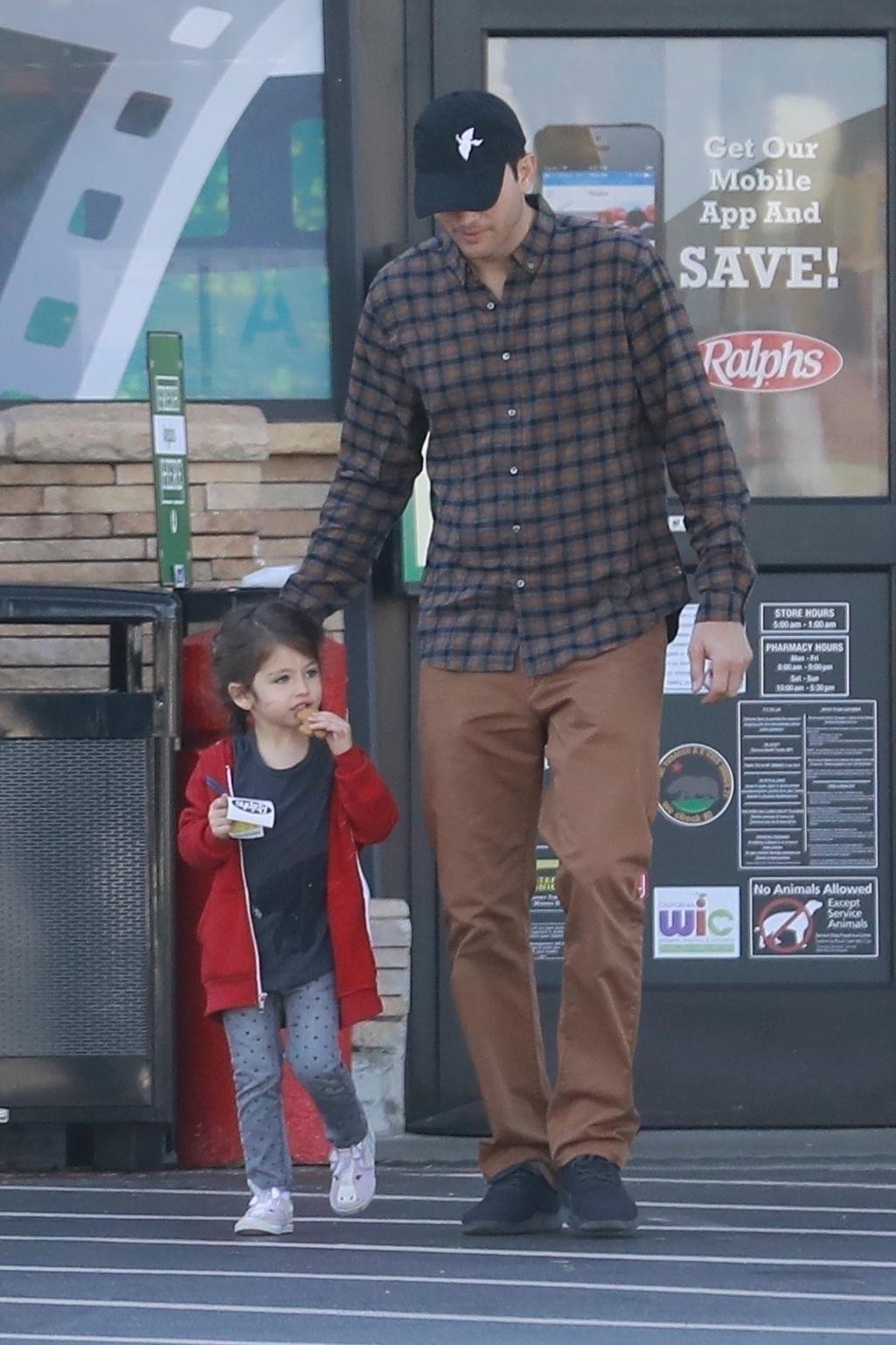 *EXCLUSIVE* Ashton Kutcher takes Wyatt to get a cookie