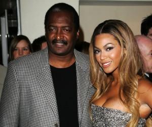 2011__03__Beyonce_Matthew_Knowles_March29 300×293.jpg