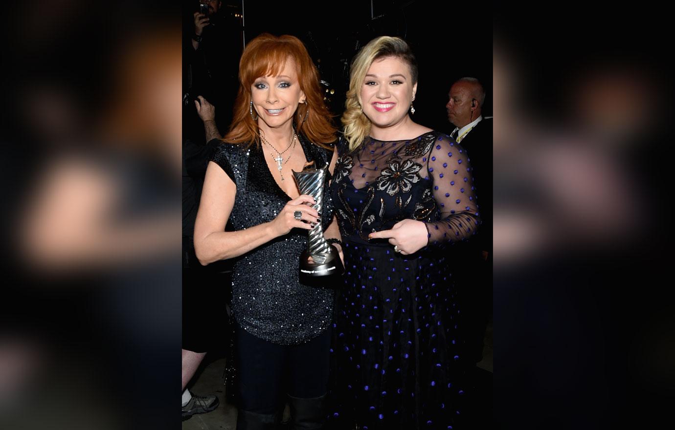 Kelly Clarkson Praises Reba McEntire At Kennedy Center Honors