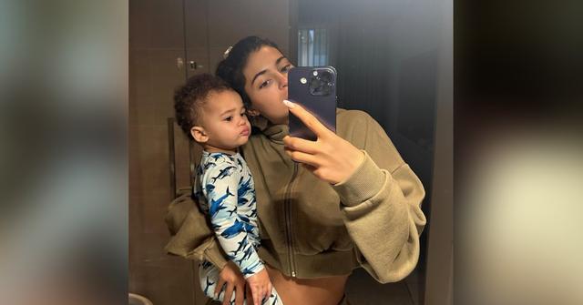 kylie jenner glimpse son aire