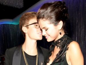 2011__10__Justin Bieber Selena Gomez Oct7newsbt 300×229.jpg