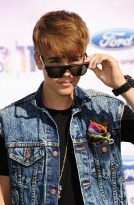 2011__07__Justin_Bieber_July20newsneb 196&#215;300.jpg