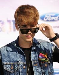 2011__07__Justin_Bieber_July20newsneb 196×300.jpg