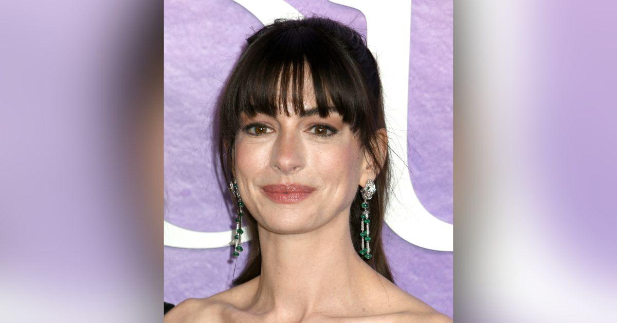 actress anne hathaway stunning new face ralph lauren fashion show