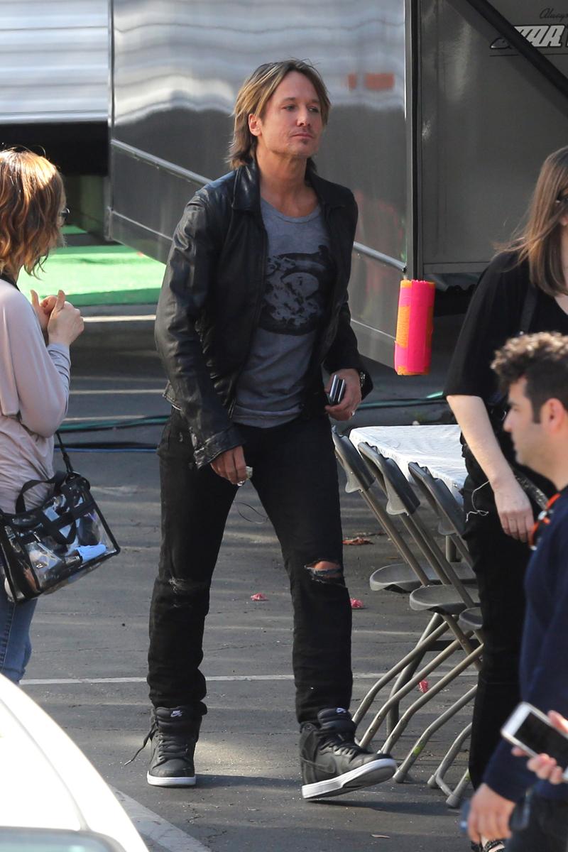 &#8220;American Idol&#8221; Judge Keith Urban is spotted Behind the Scenes during the last season