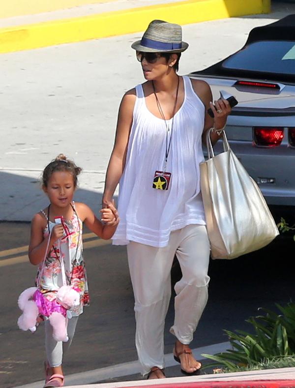 The Secret to Halle Berry's Maternity Style