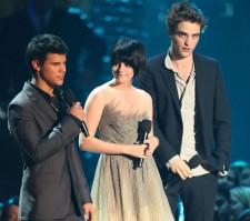 2009__10__9071ds7009 225×199.jpg