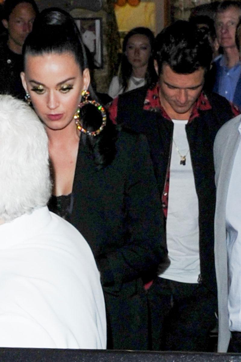 Katy perry ring finger orlando bloom engaged dating cannes 01