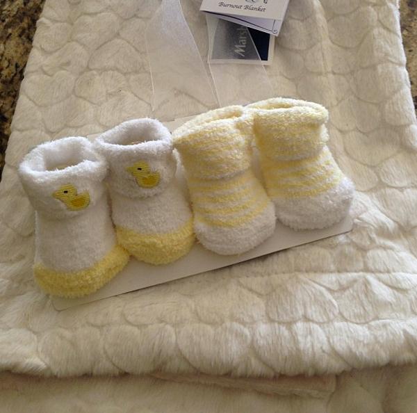 danielle-jonas-baby-shoes-picture