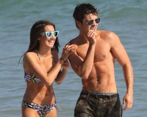 2011__07__Ashley_Tisdale_Zac_Efron_July7news 300×239.jpg