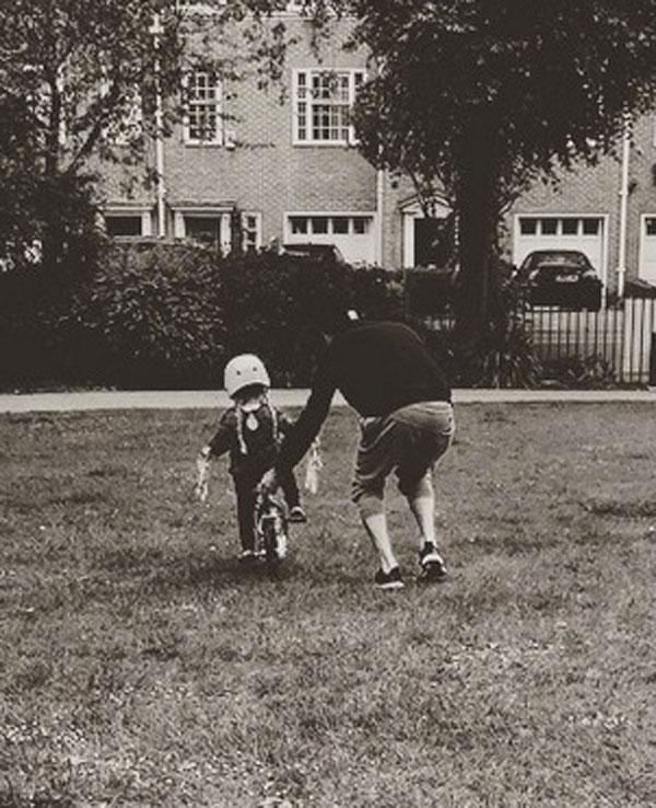 David beckham teaches harper beckham ride a Bicycle 01