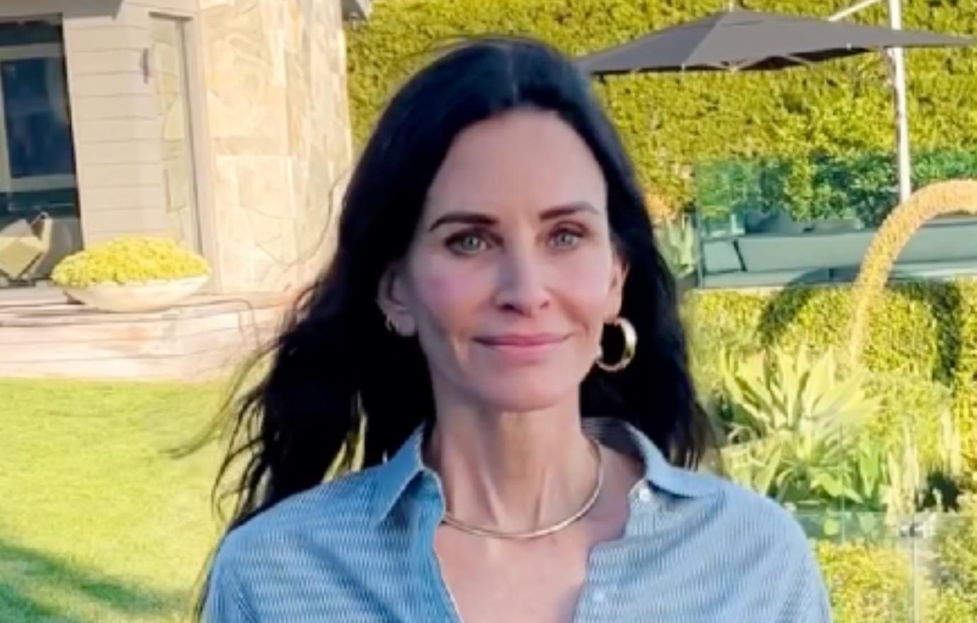 Courteney Cox, Johnny McDaid & Ed Sheeran Make Comedic Video