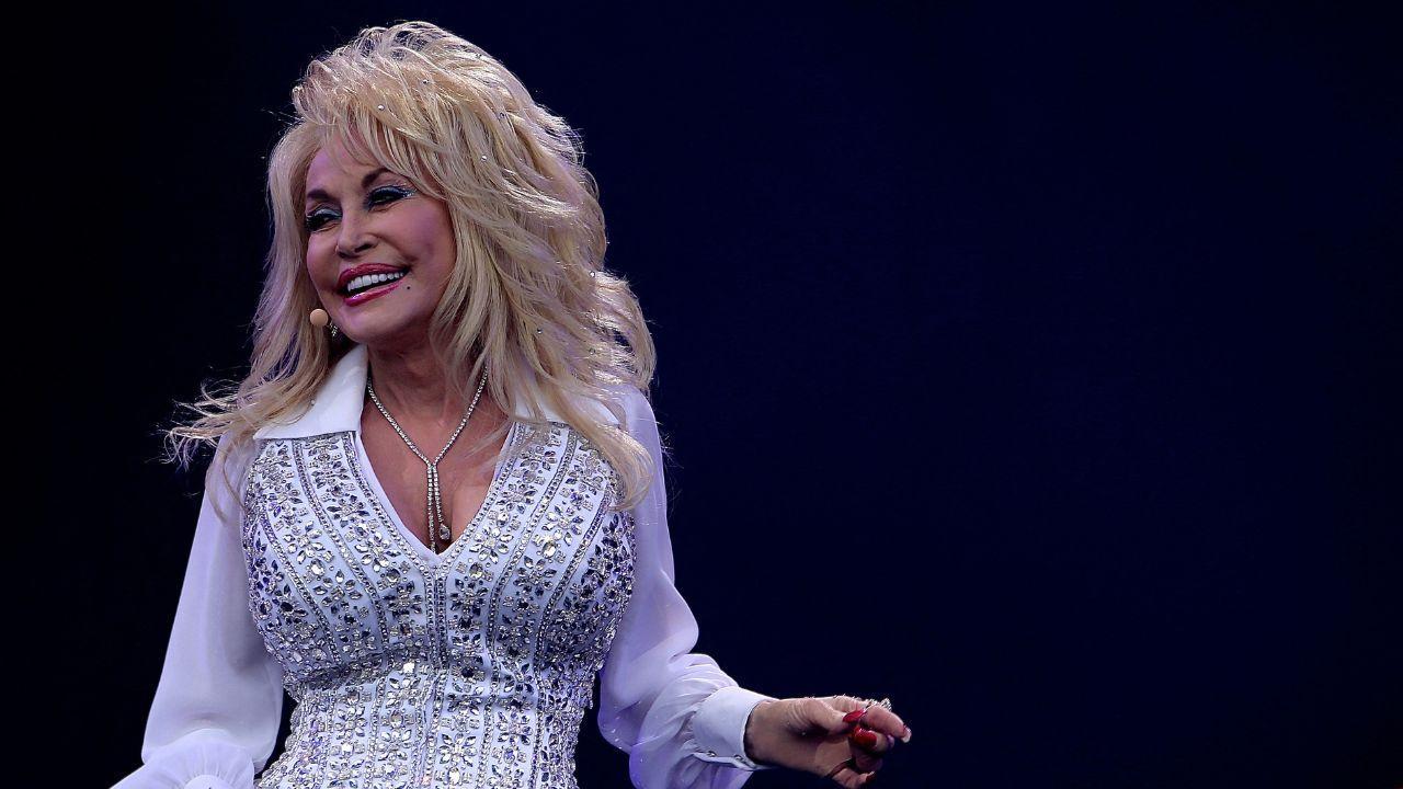 Image of Dolly Parton was 'thankful' she never had to feel 'guilty' leaving children behind.