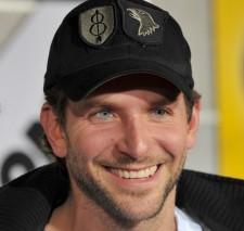 2010__02__bradleycooper 225×213.jpg