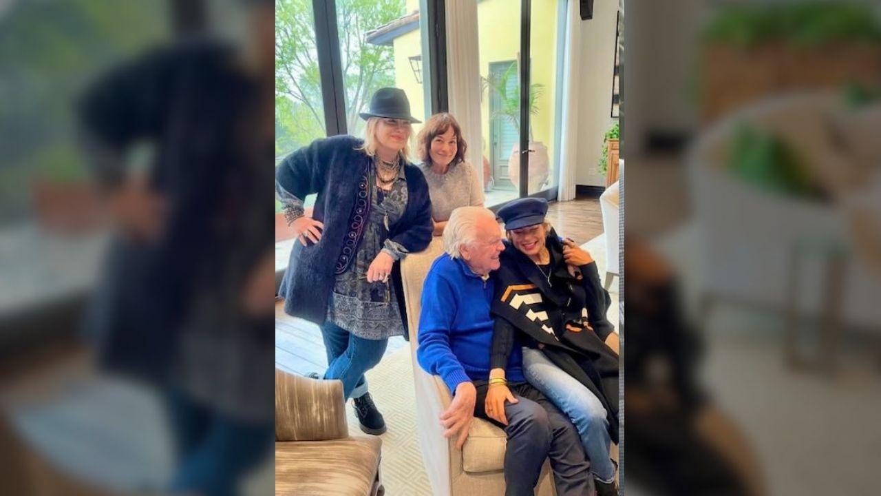 image of Robert Wagner has three kids: Katie, Natasha and Courtney.