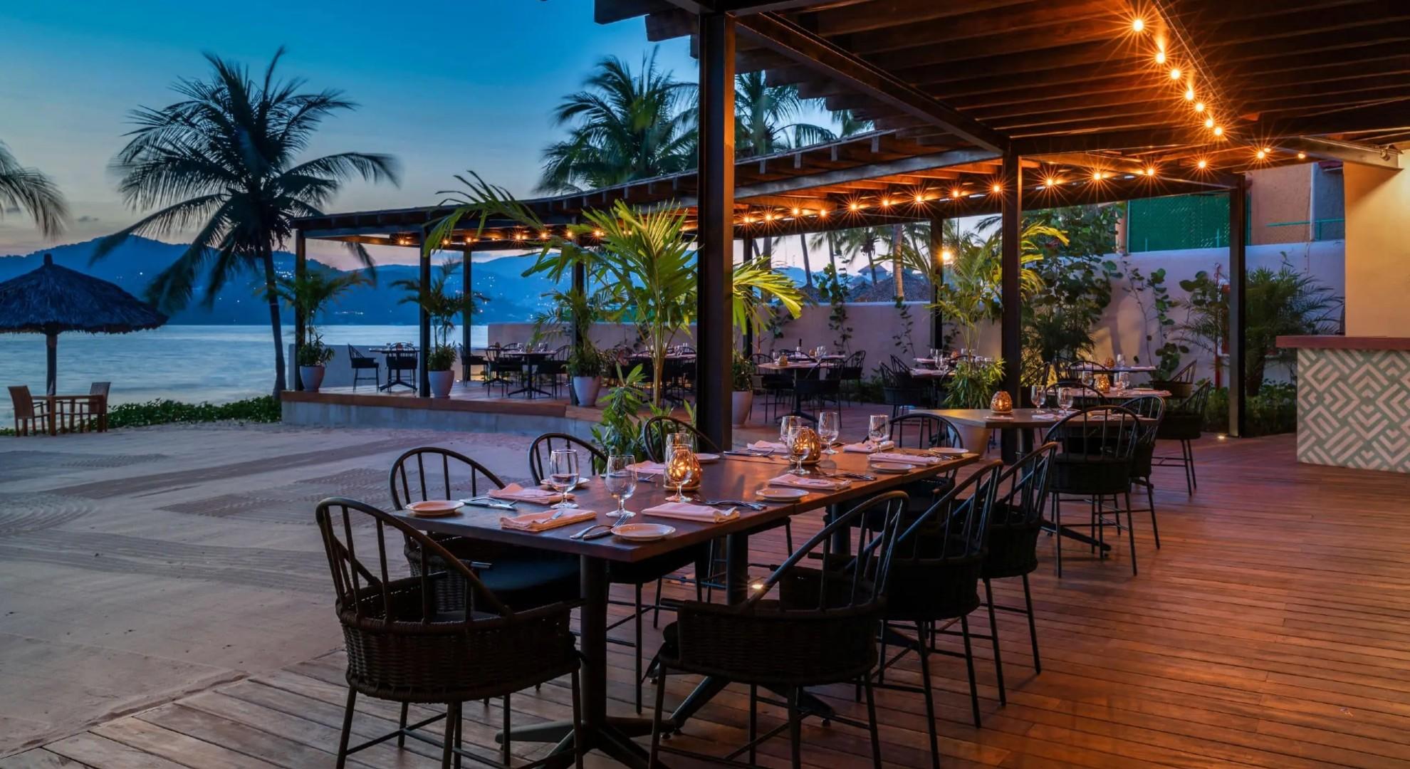thompson zihuatanejo p restaurant patio seating