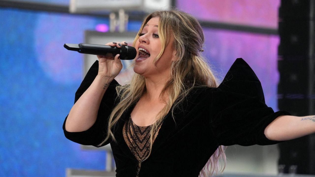 Image of Kelly Clarkson got candid about manifestation during her Vegas show.