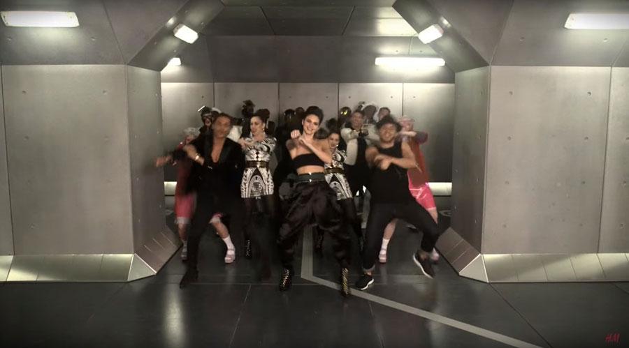 Kendall jenner twerks balmain video. 04