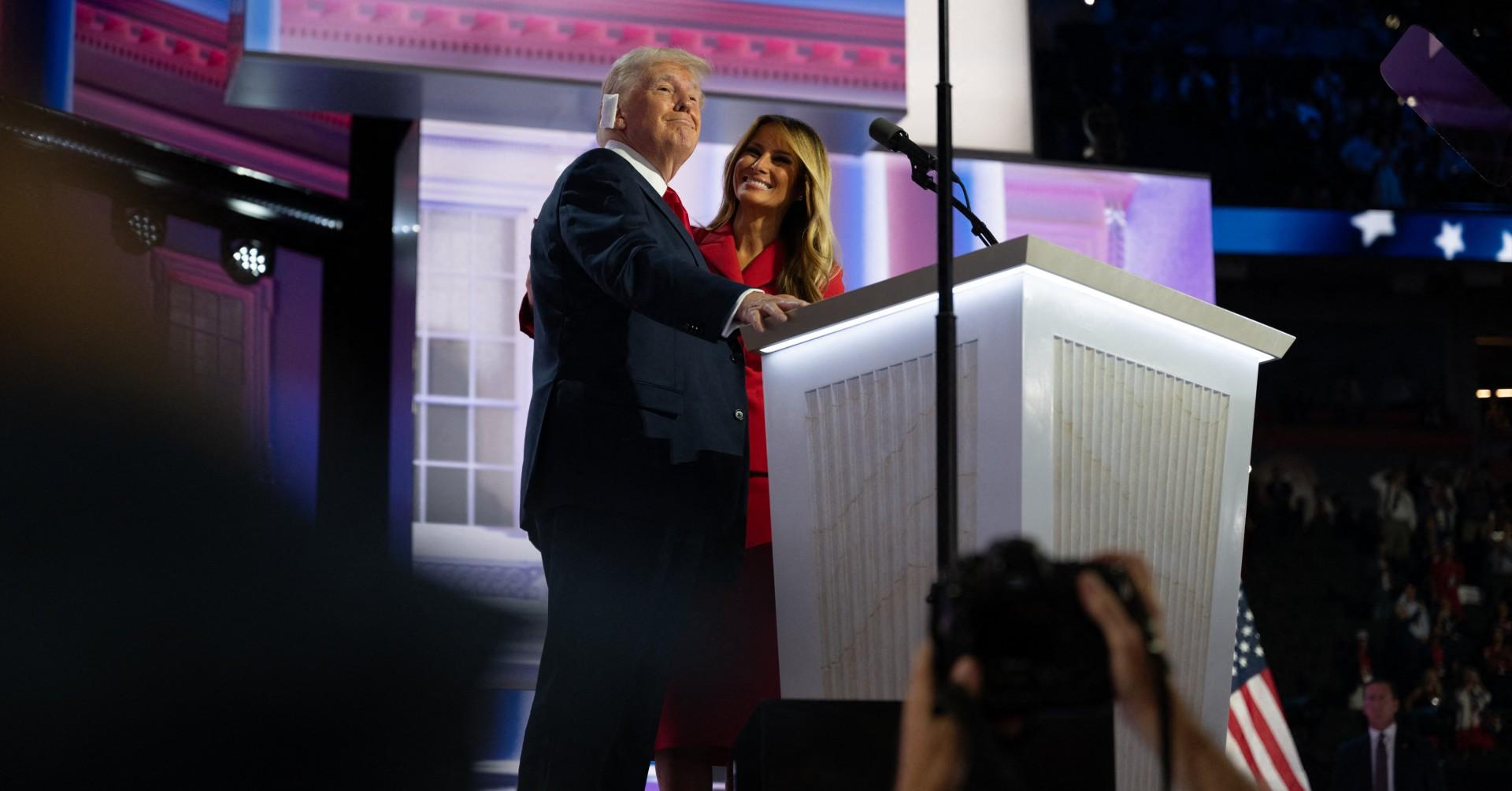 flying solo donald trump boards plane to michigan without wife melania