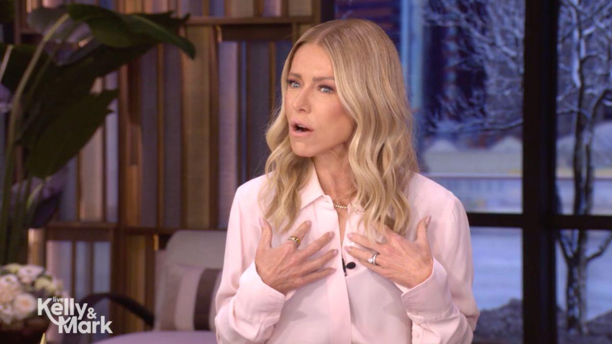 Image of Kelly Ripa tried defending herself after Howie Mandel called her out.