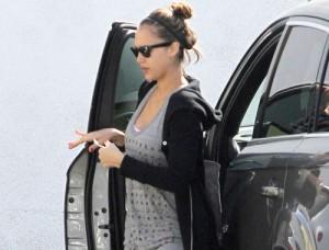 2011__03__jessica_alba_march15_78a 300×228.jpg