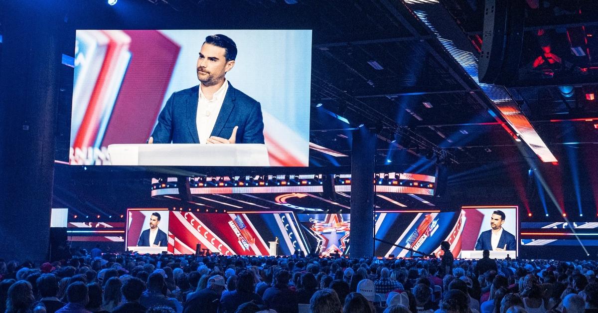 Photo of Shapiro labeled Kelly a 'coward' for not criticizing Owens' wild theories.