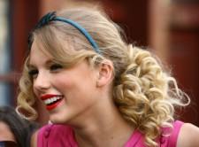 2009__10__taylorswift 225×166.jpg