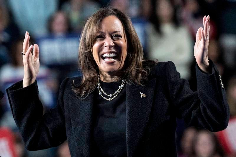 kamala harris blasted staffers