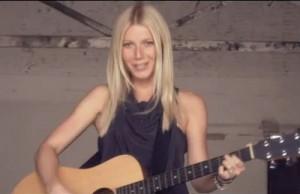 2010__10__Gwyneth_Paltrow_Country_Song_Oct14news 300×194.jpg