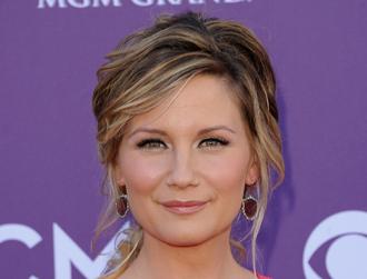 Jennifer nettles june18 pregnant m.jpg