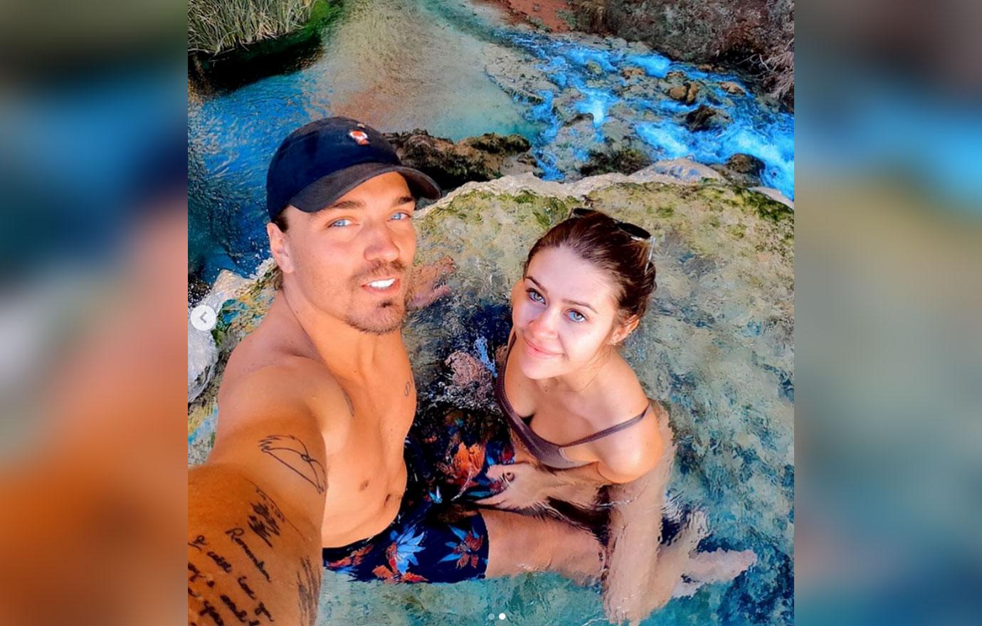 Caelynn Miller-Keyes And Dean Unglert In Ocean Selfie