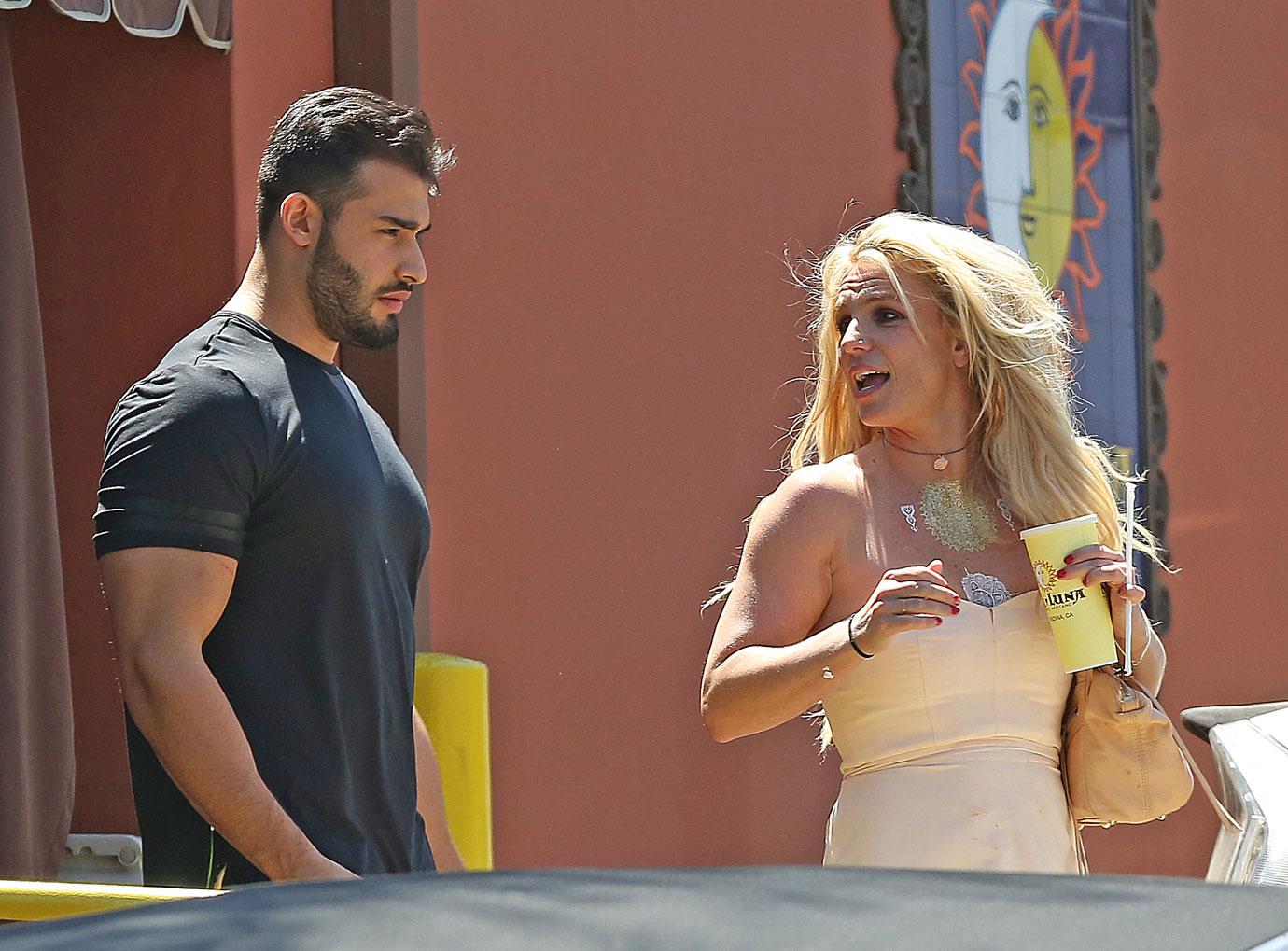 Britney Spears PDA with boyfriend