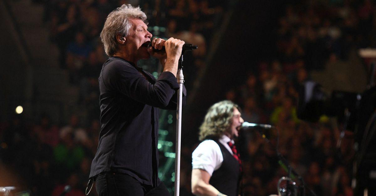 imge of Podcast host Jerry Braden said the singer was dealing with a sinus infection that affected his vocals during the show.