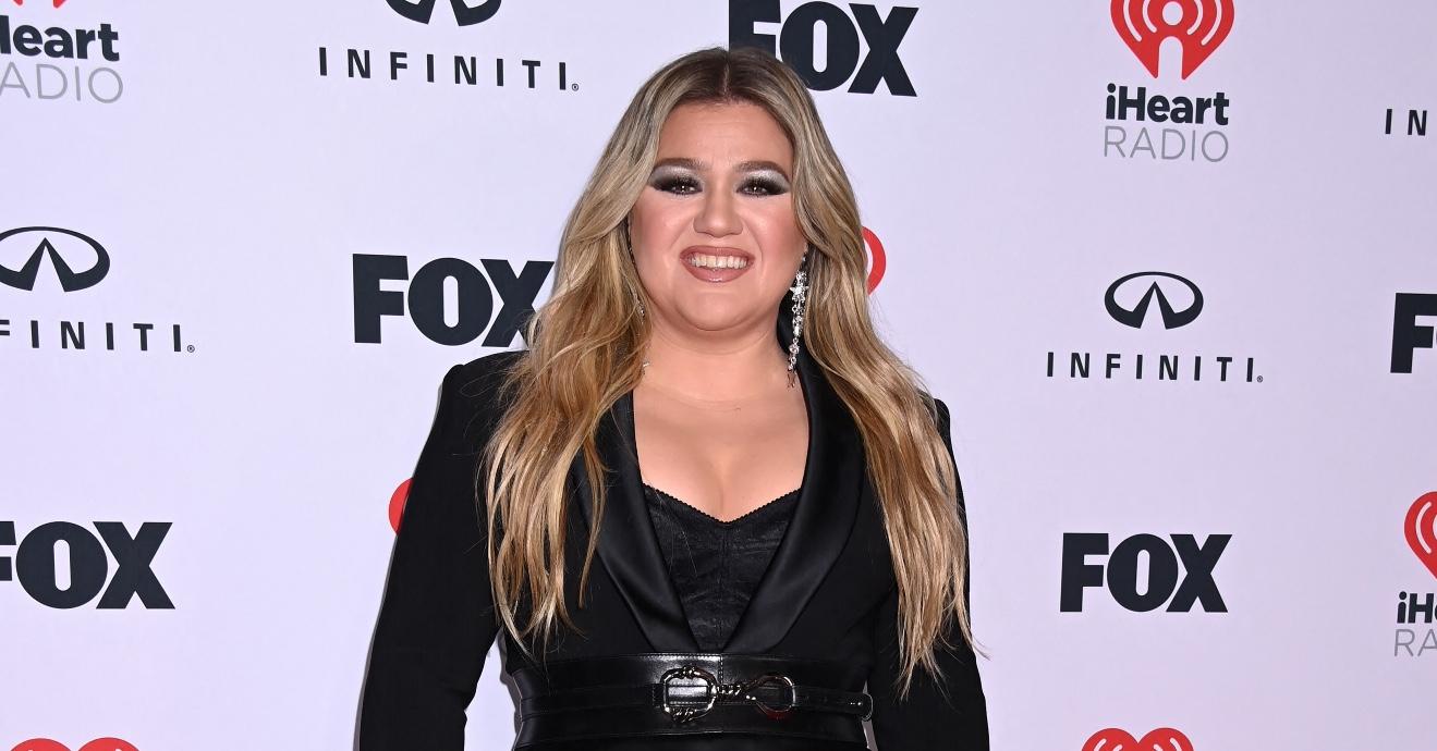 Kelly Clarkson Fans Say She's a Legend for Her Latest Red Carpet Look