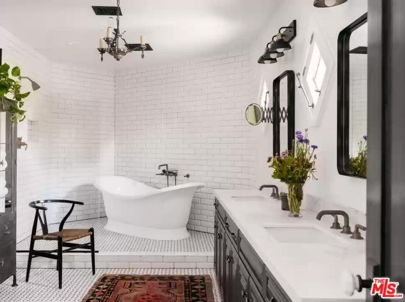 danny masterson bathroom