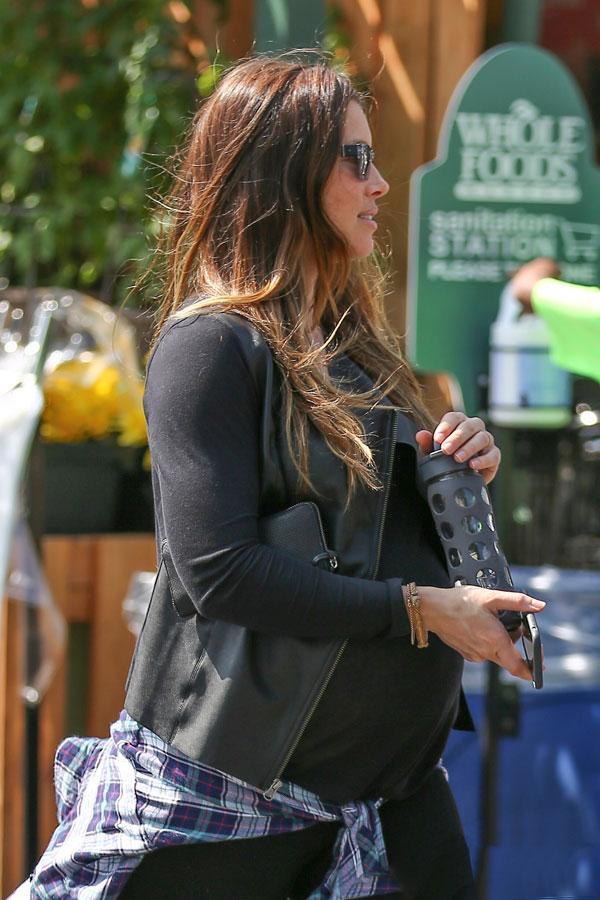 Jessica biel pregnant shopping 03