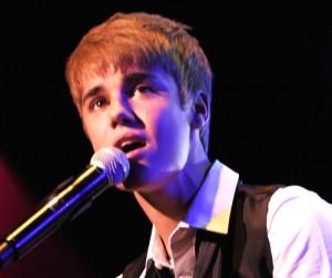 2011__09__Justin Bieber Sept28newsbt 300×286.jpg