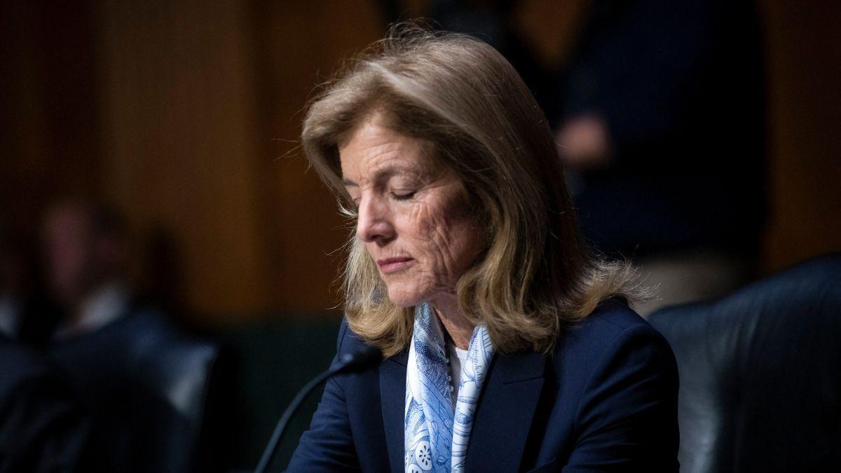 Photo of Fans supported Caroline Kennedy for not 'shooting her face full of chemicals.'