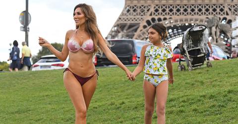 farrah-abraham-bikini-strip-down-daughter-sophia-paris