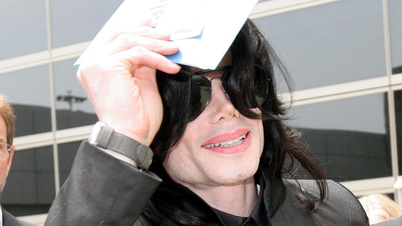 image of Michael Jackson died in 2009.