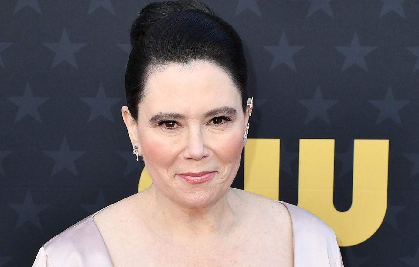 alex borstein recalls eye opening moment dustin hoffman got really angry after actress called herself ugly