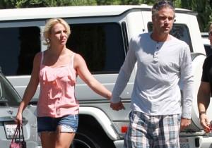 2010__12__britneyspears_dec2_mb 300×210.jpg