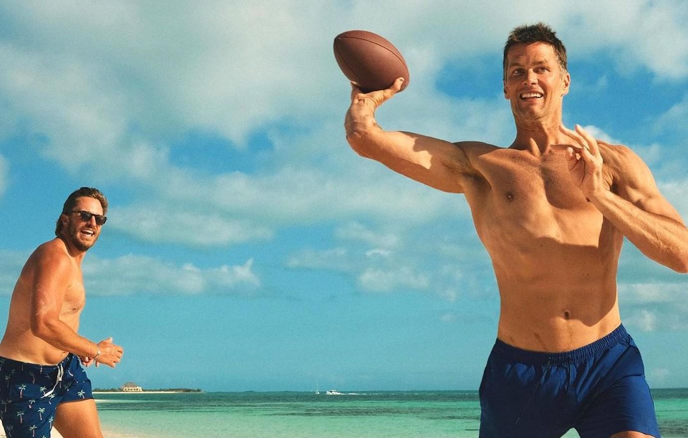 Tom Brady Shows Off Abs in Shirtless Selfie Post-Retirement: Photo