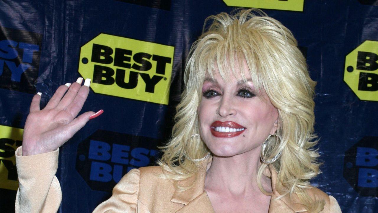 Dolly Parton Didn't Want Anyone to See Her on Her 'Deathbed': Report