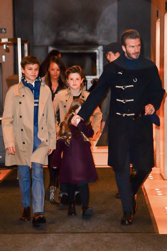 David Beckham takes his kids to Victoria&#8217;s fashion show