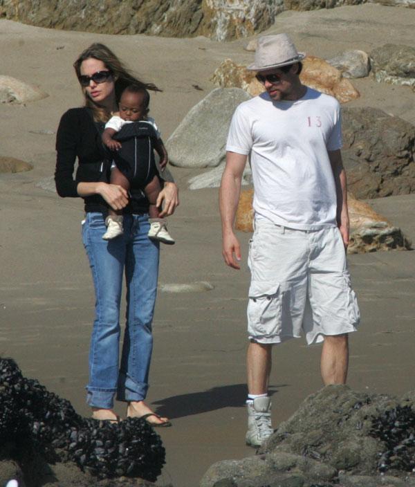 Ffn_jolie_pitt_beach_ff_exc_092316_52184069